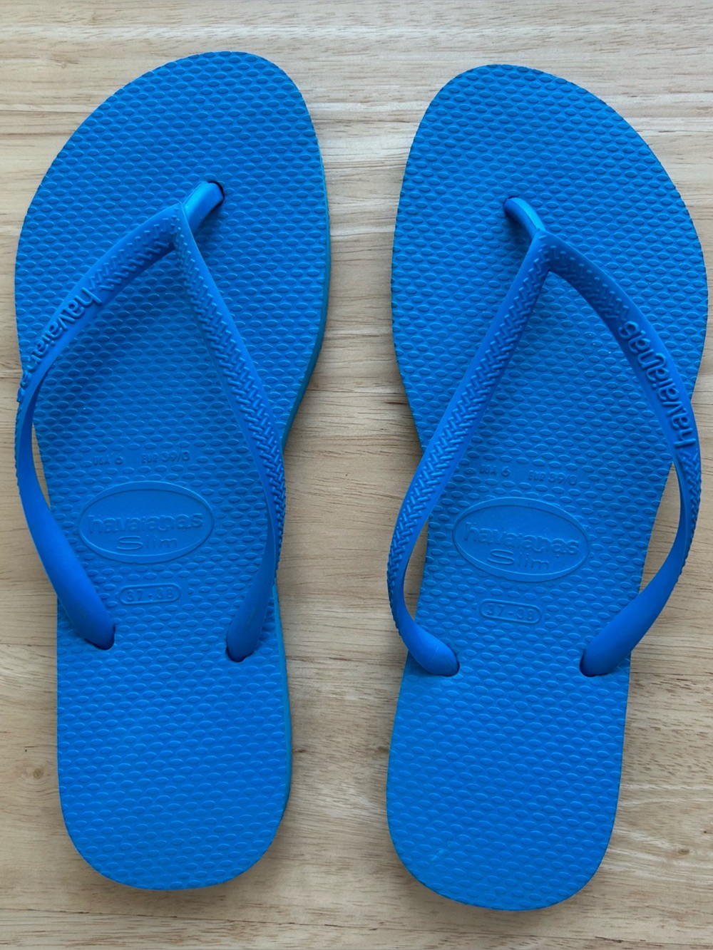 Havaianas Slim Flip Flops, New condition, Vivid Blue, size 7/7.5
